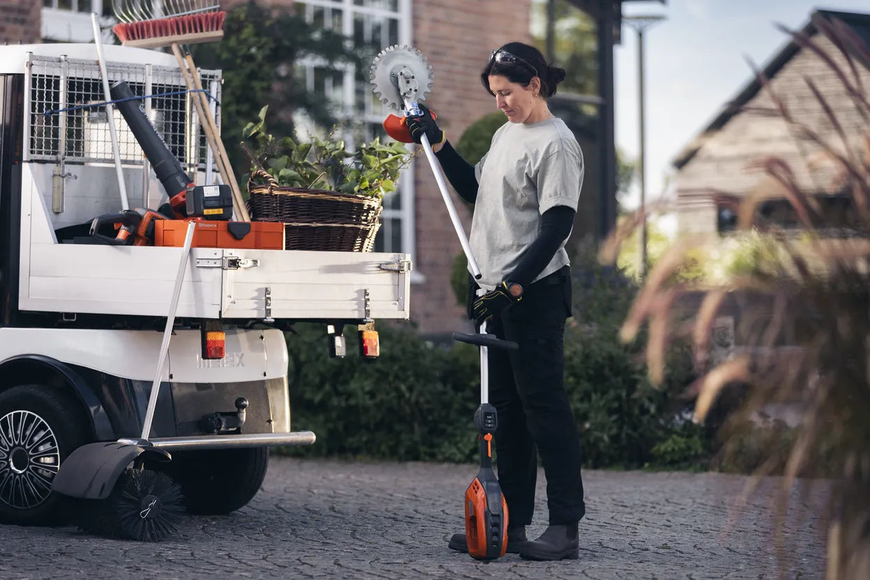 Husqvarna String Trimmer 525iLK (FREE Battery Bli200x and FREE QC500 Charger)