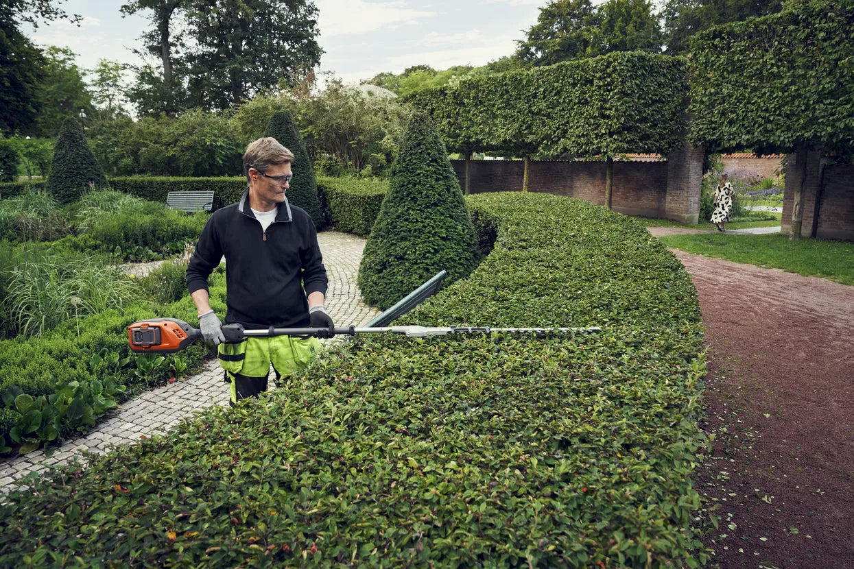 Hedge Trimmer Husqvarna 525iHF3 (FREE BATTERY BLI300 & QC500 CHARGER)