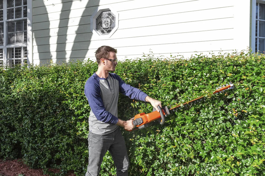 Husqvarna Hedge Master 320iHD60 (battery and charger included) FREE EXTRA BATTERY