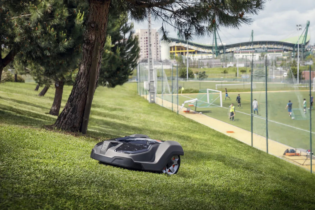 Residential Robotic Lawn Mower Husqvarna AUTOMOWER® 450X
