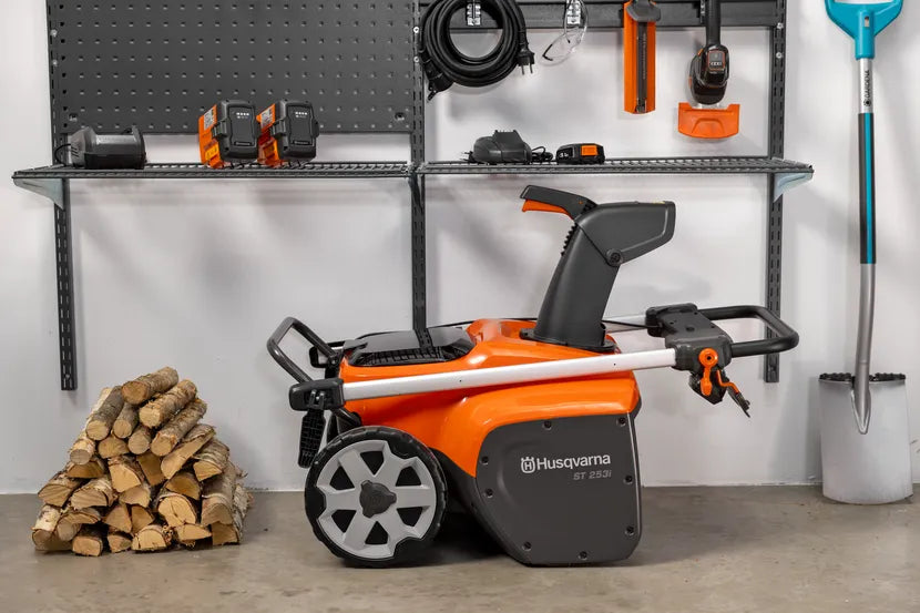 Husqvarna ST 253i Snow Blower (tool only)