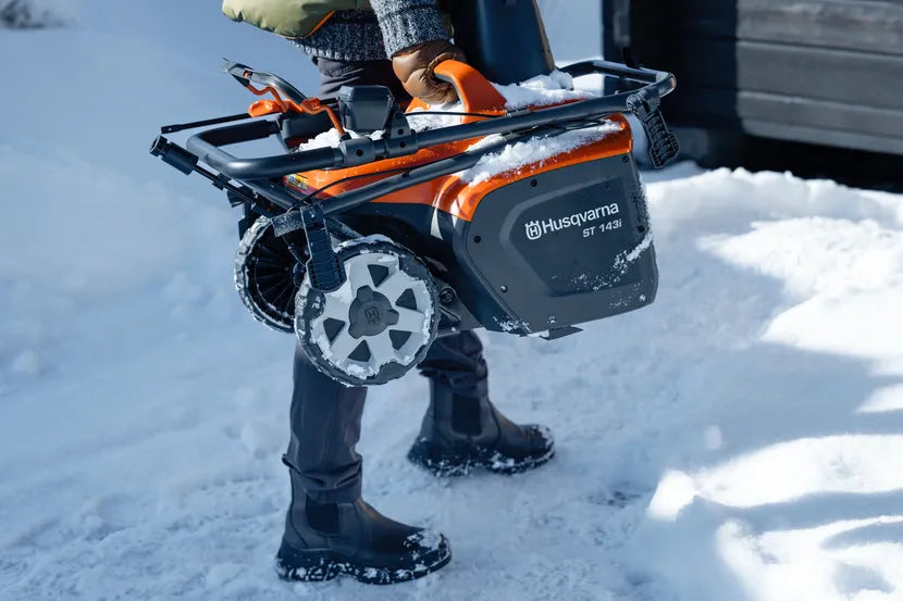 Husqvarna ST 143i Snow Blower (tool only)