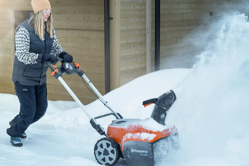 Husqvarna ST 253i Snow Blower (tool only)