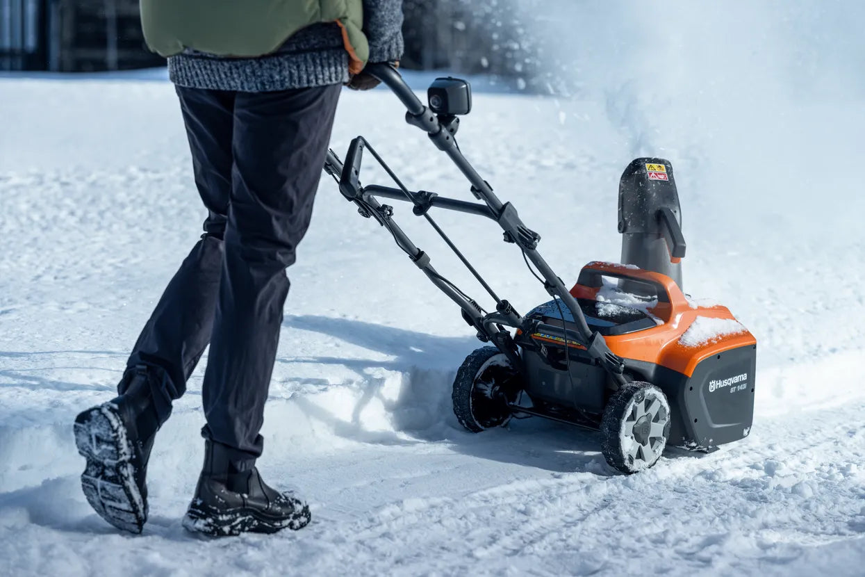 Husqvarna ST 143i Snow Blower (tool only)
