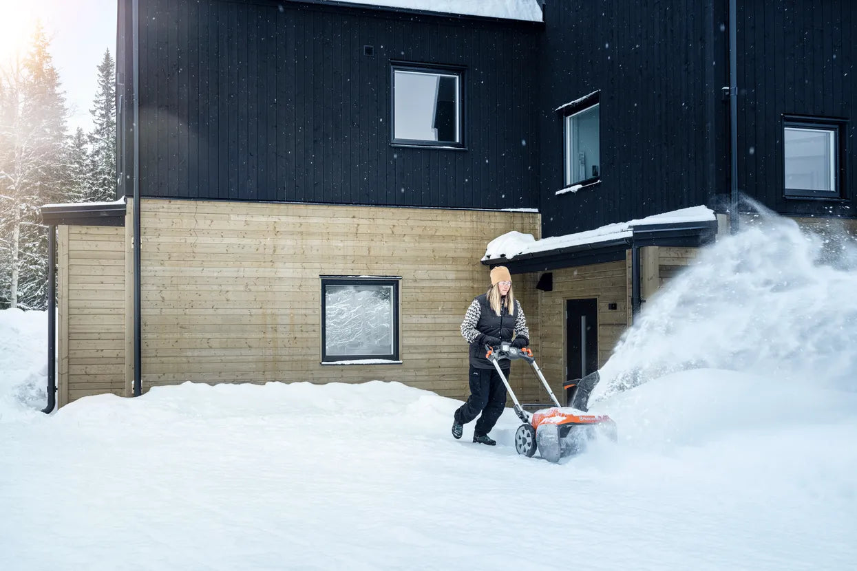 Husqvarna ST 253i Snow Blower (tool only)