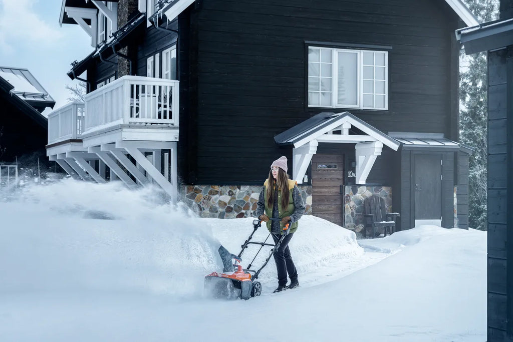 Husqvarna ST 143i Snow Blower (tool only)